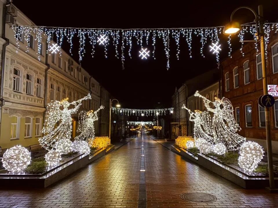 новогодние украшения для улицы. новый год украсить город. новогодние украшения для улицы. новогодняя иллюминация. новогоднее украшение города.