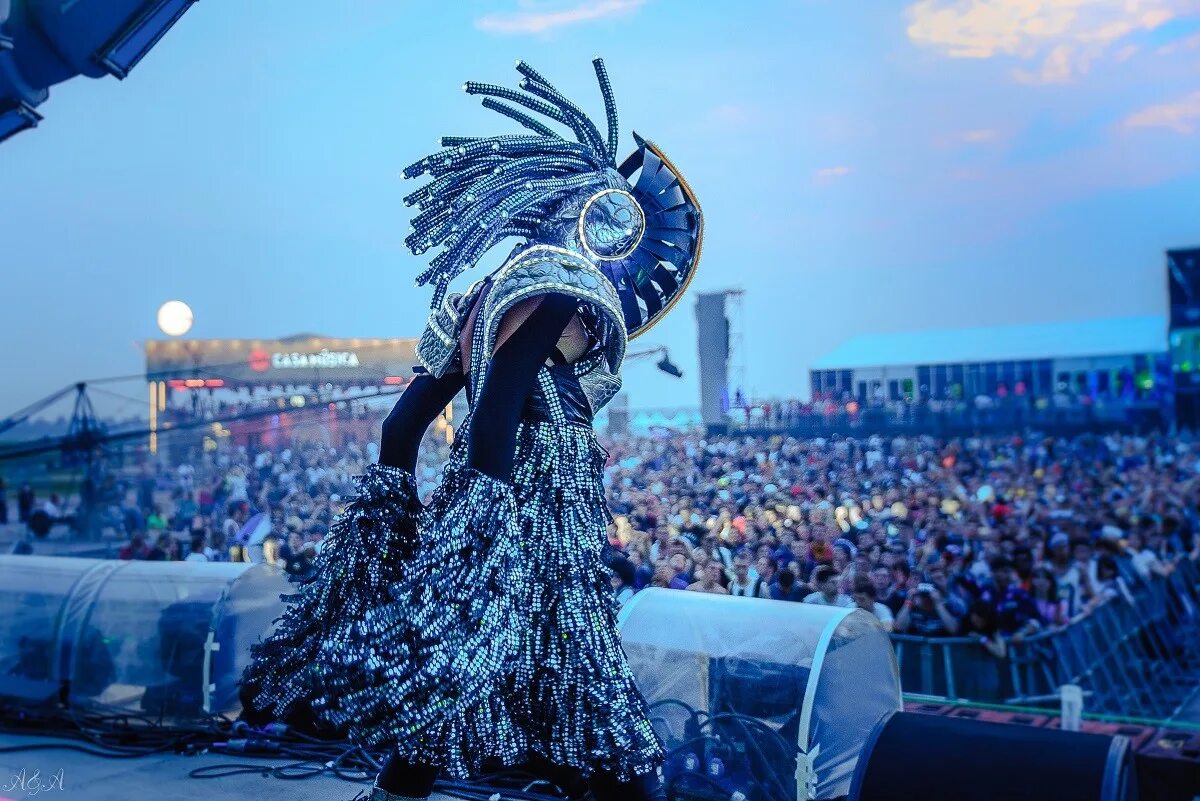 Фестиваль alpha future people. Альфа фьюче пипл 2018 нижний новгород. Афп 2019. Афп 2019. Сцена альфа фьюче пипл.