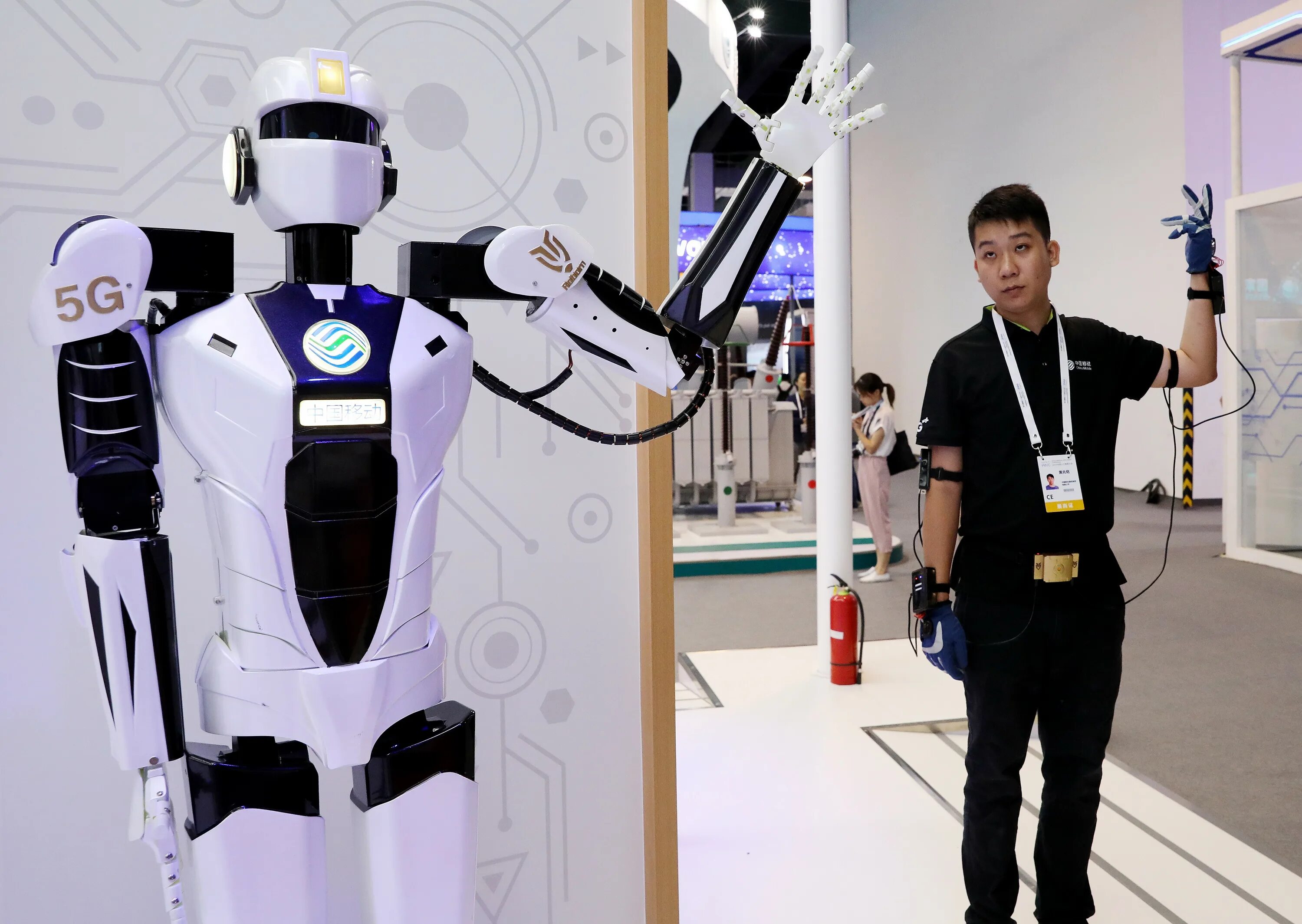 Люди станут роботами. Современные роботы. Высокотехнологичный робот. Современные технологии роботы. Робот человек.