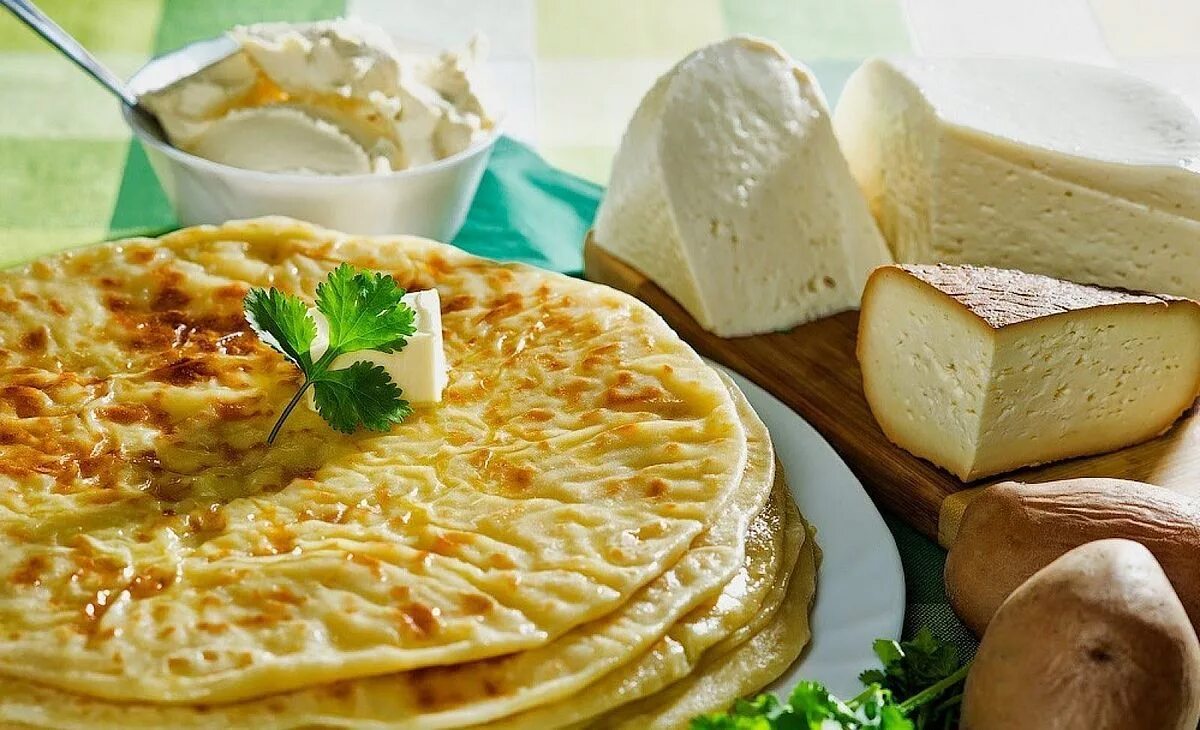 Блюда кабардино балкарии. Блюда кабардино балкарии. Национальное блюдо кабардино-балкарской республики хычин. Кабардино-балкария еда национальная. Кавказская кухня хычины.