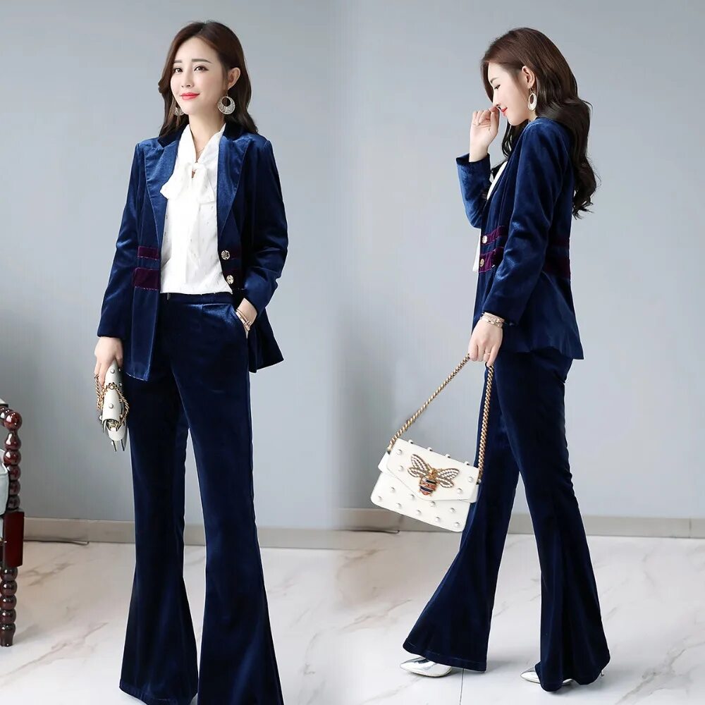 Красный бархатный костюм женский брючный. Красный костюм вельвет вельветовый. Вельветовый костюм женский брючный. Бархатный брючный костюм. Max mara брючный костюм бархат.