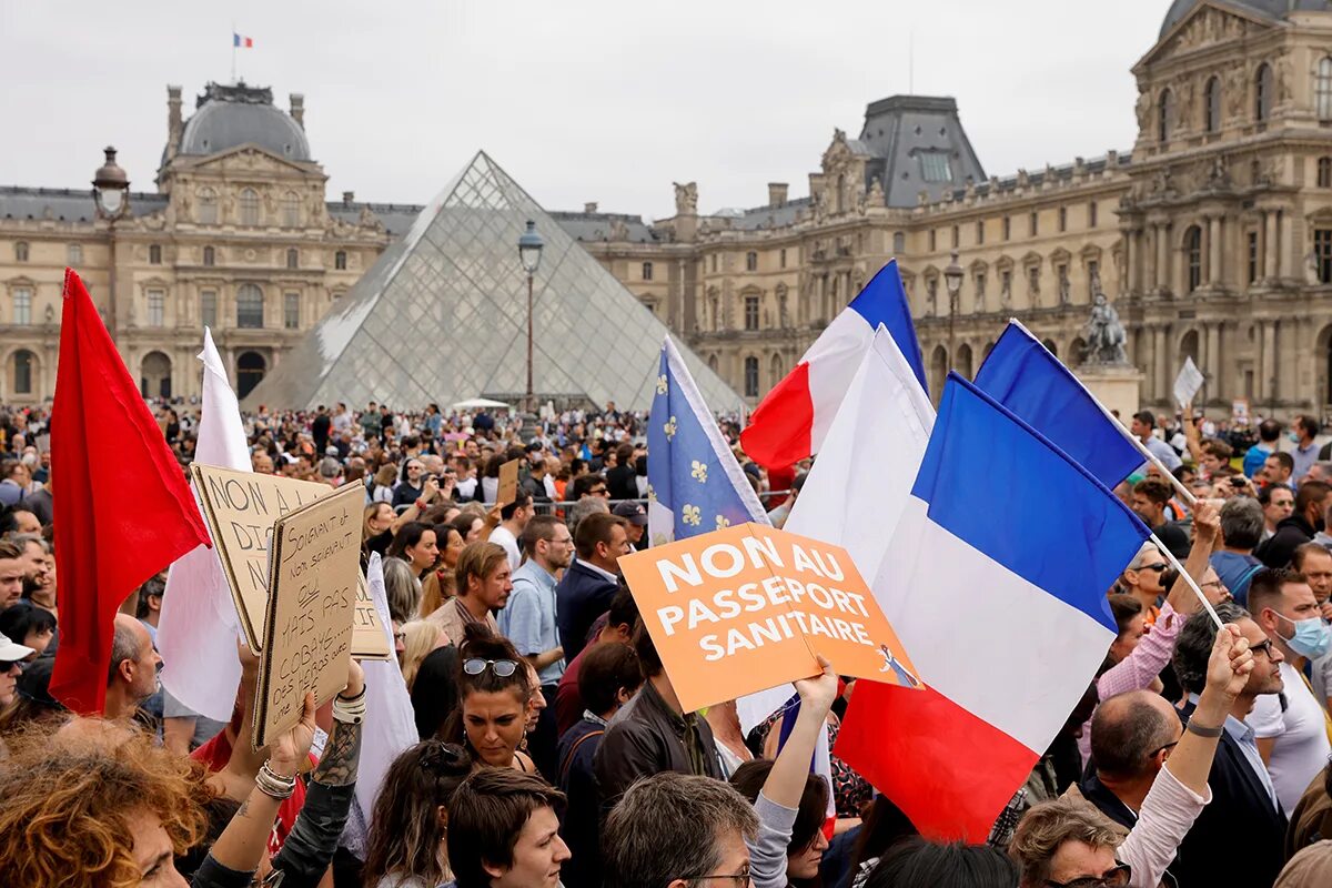 Протесты во Франции 2022. Митинги во Франции 2022. Протесты во Франции 2021. Франция люди.