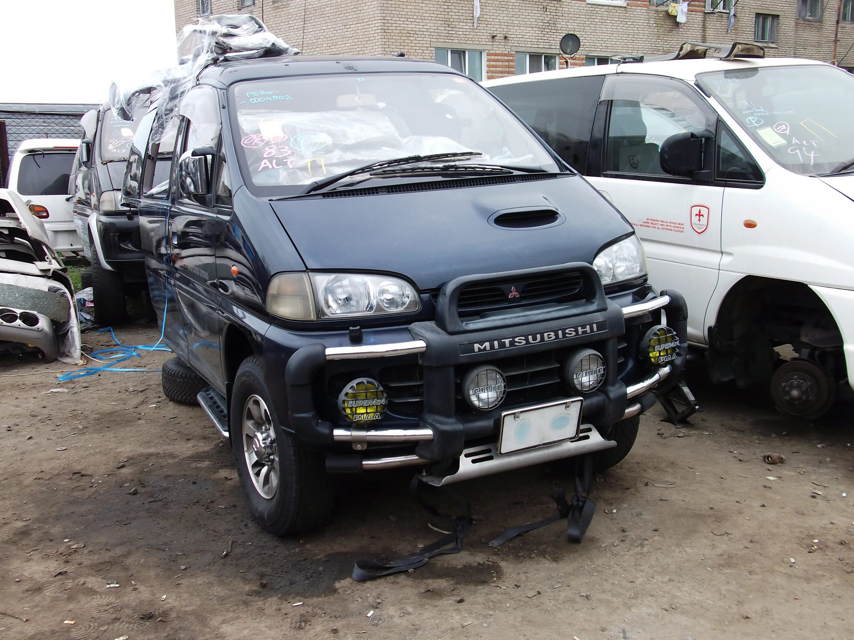 Delica владивосток. Кенгурятник дуга Митсубиси Делика. Mitsubishi Delica Duga. Мицубиси Делика кенгурятник. Кенгурятник Делика булка.