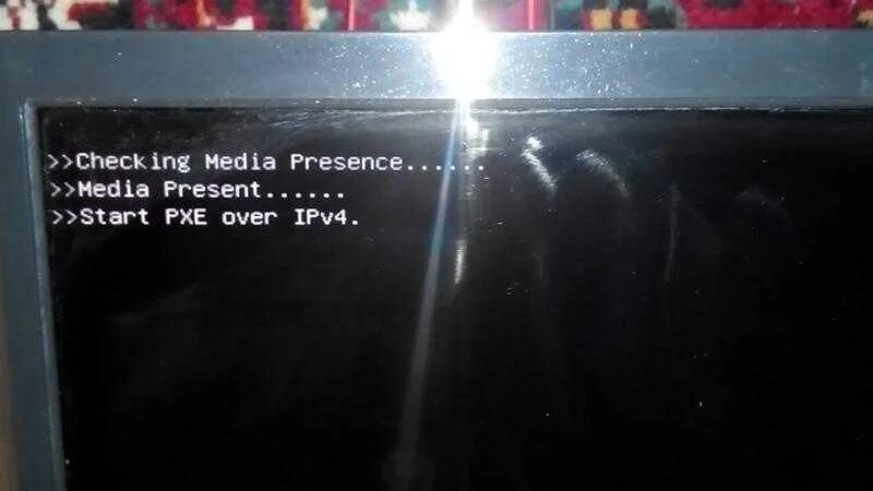 Checking Media при загрузке. Ноутбук checking Media. PXE over ipv4 при запуске. Ошибка checking Media presence. Pxe over ipv4