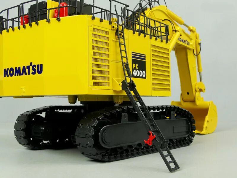 Komatsu pc4000. Коматсу 4000. экскаватор komatsu pc4000. комацу pc 4000. масштабная модель экскаватора комацу.