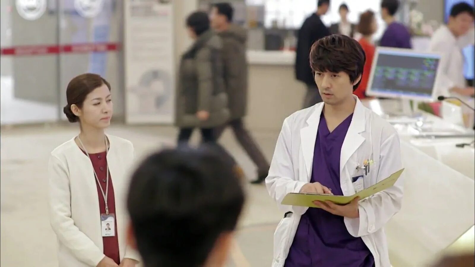 Дорамы врачи неотложки. Врачи неотложки корейский сериал дорама. Врачи неотложки сериал 2014 поцелуй. Парочка из неотложки дорама. Врачи неотложки корейский сериал.