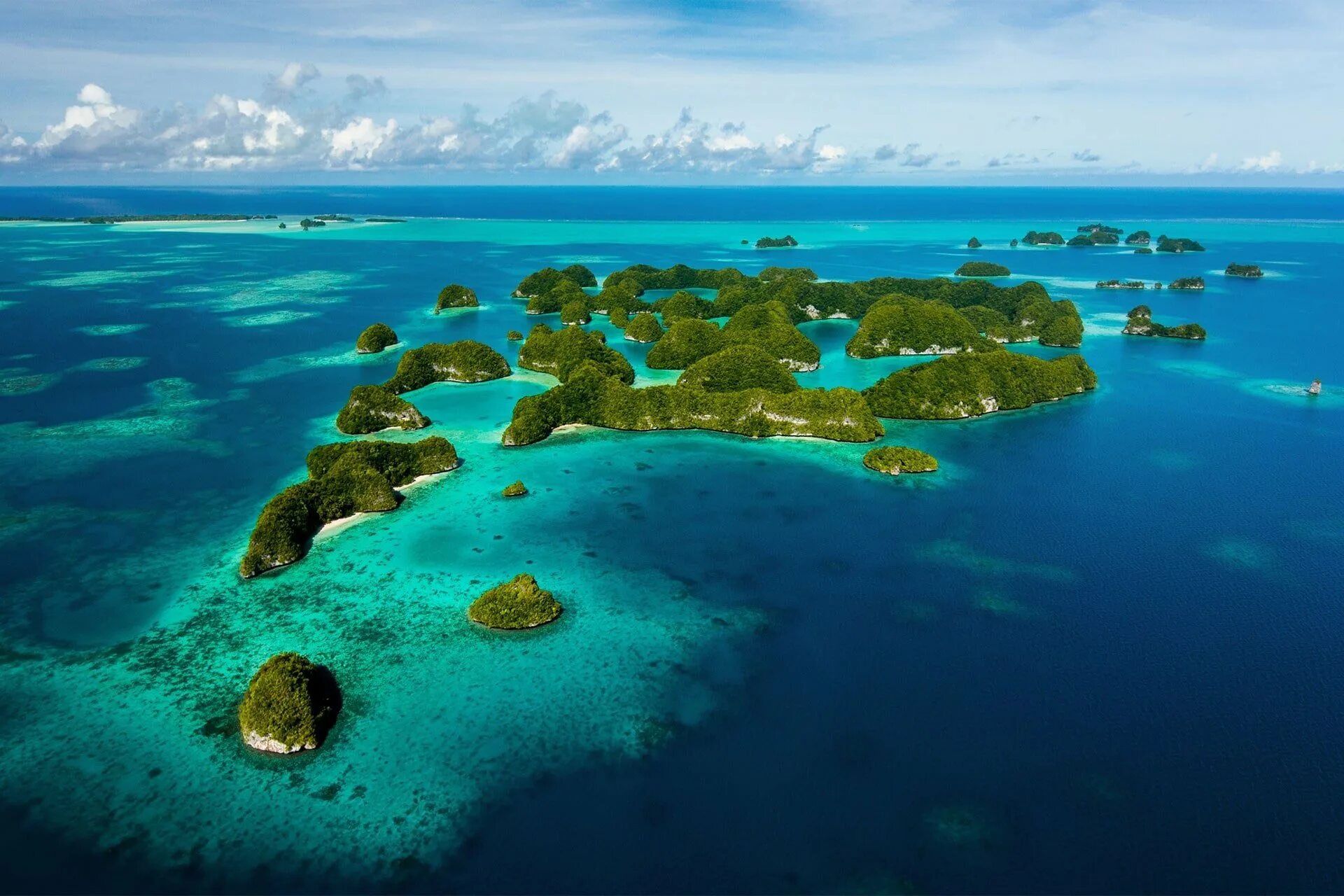Группа островов расположенных в тихом океане. Архипелаг Палау. Остров Палау Микронезия. Каролинские острова Атолл. Атоллы Микронезии.