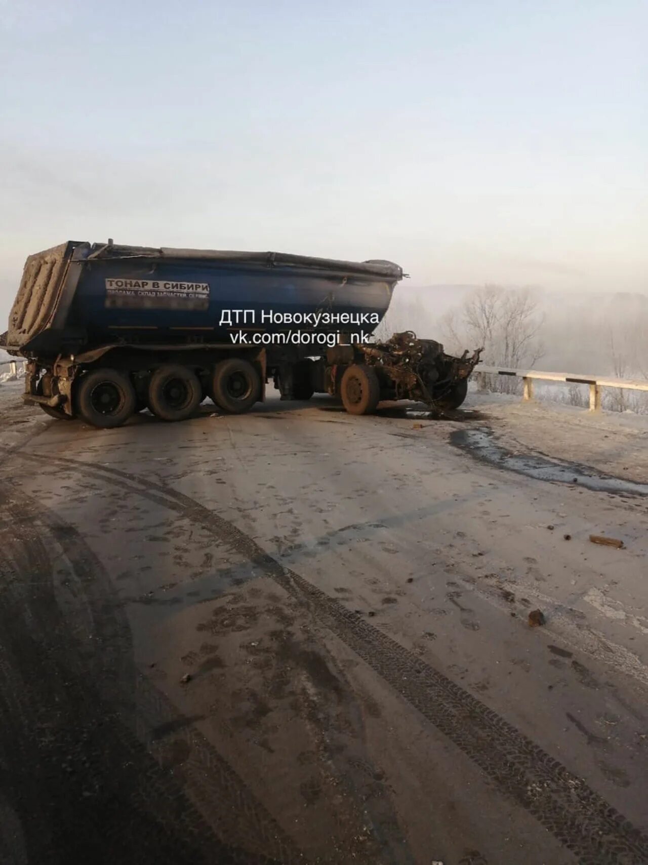 Сколько хаймерсов на украине сегодня. Авария Сосновка Новокузнецк. ДТП С фурой в Новокузнецке. Авария фуры в Новокузнецке.