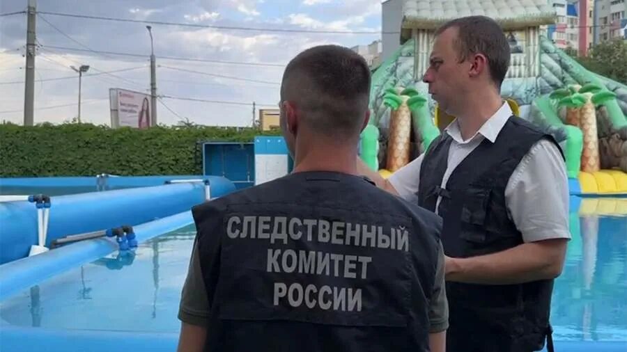 Бассейн фото. Москва утонул ребенок. Липницкий утонул в москва реке. Мальчишки на озере. Теплостанский пруд пляж.