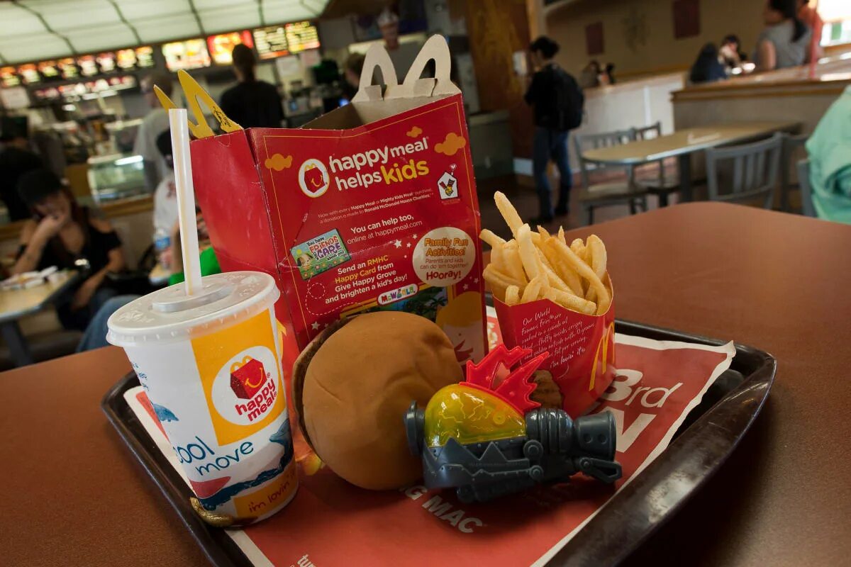 Рональд mcdonald's. Ларек макдональдс сумка. Набор макдональдс еда. Токио макдональдс. Макдональдс карусель.
