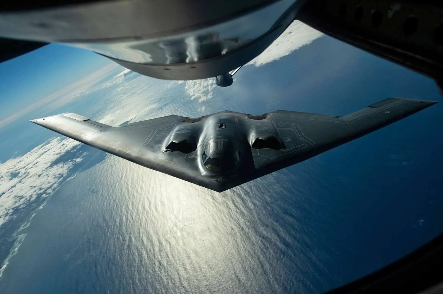 Бомбардировщик b 2. Стелс-бомбардировщик b-2. b-2 spirit: стелс-бомбардировщик. b-2 spirit stealth bomber. бомбардировщик б2 спирит.