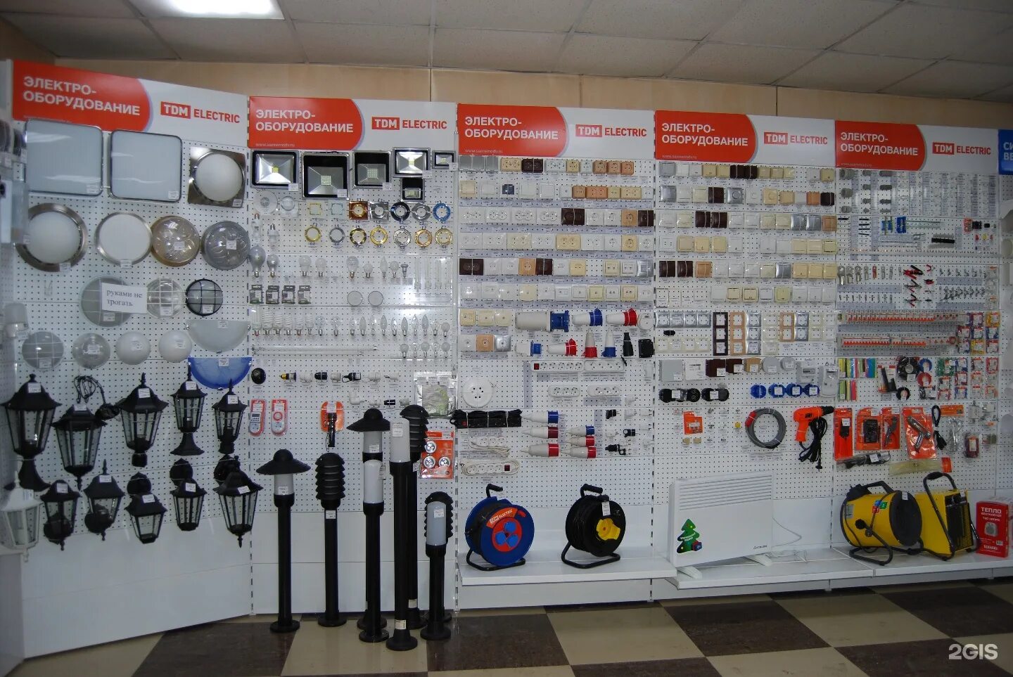 Мир сантехники хабаровск. Сантехник хабаровск. Профессиональный сантехник в дубне. 000 заточку. Фото сантехника.