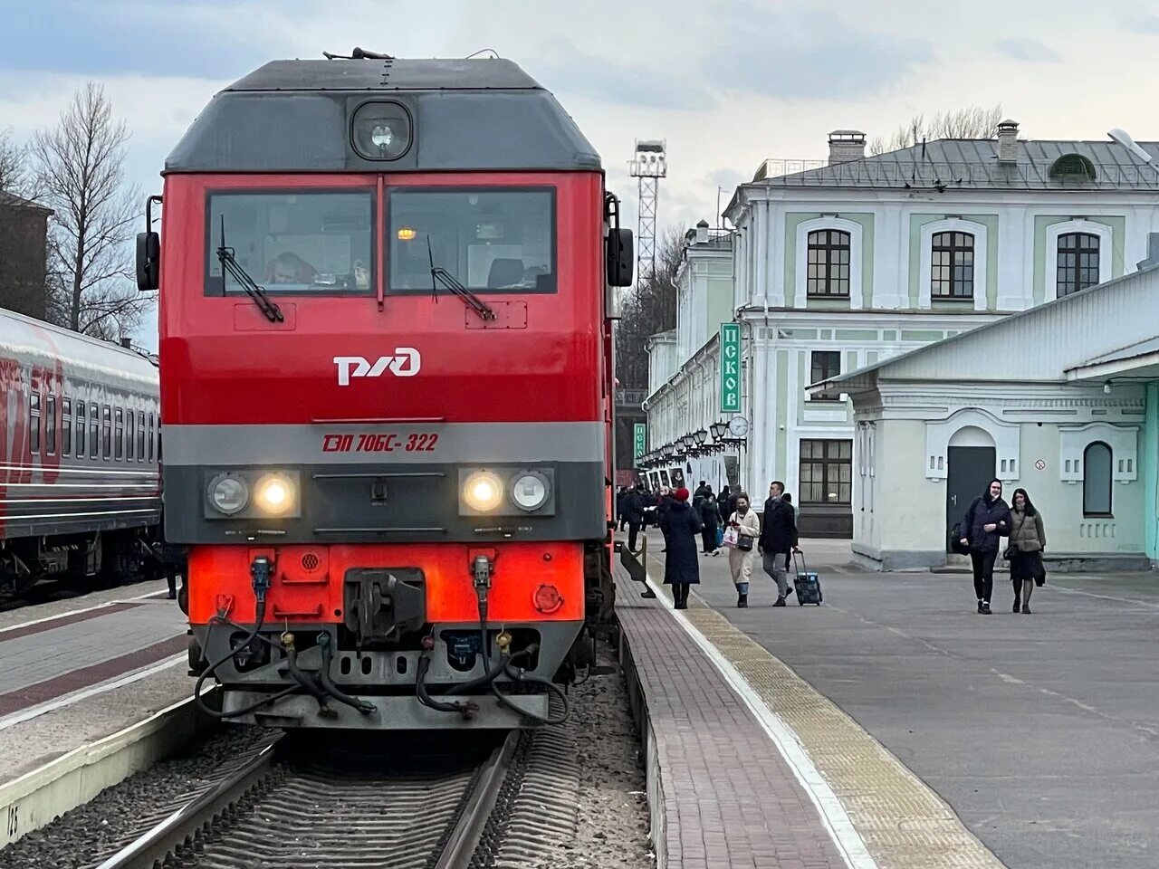 Жд станция псков пассажирский. Псков-1 станция жд. Станция псков пассажирский. Вокзал г псков. Псков вокзал ласточка.