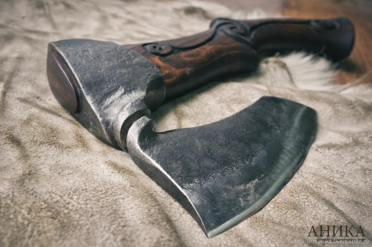 Необычные топоры. Кованые топорики. Топор скифов. Топор кованый "секач 1". Топор кован таежный.