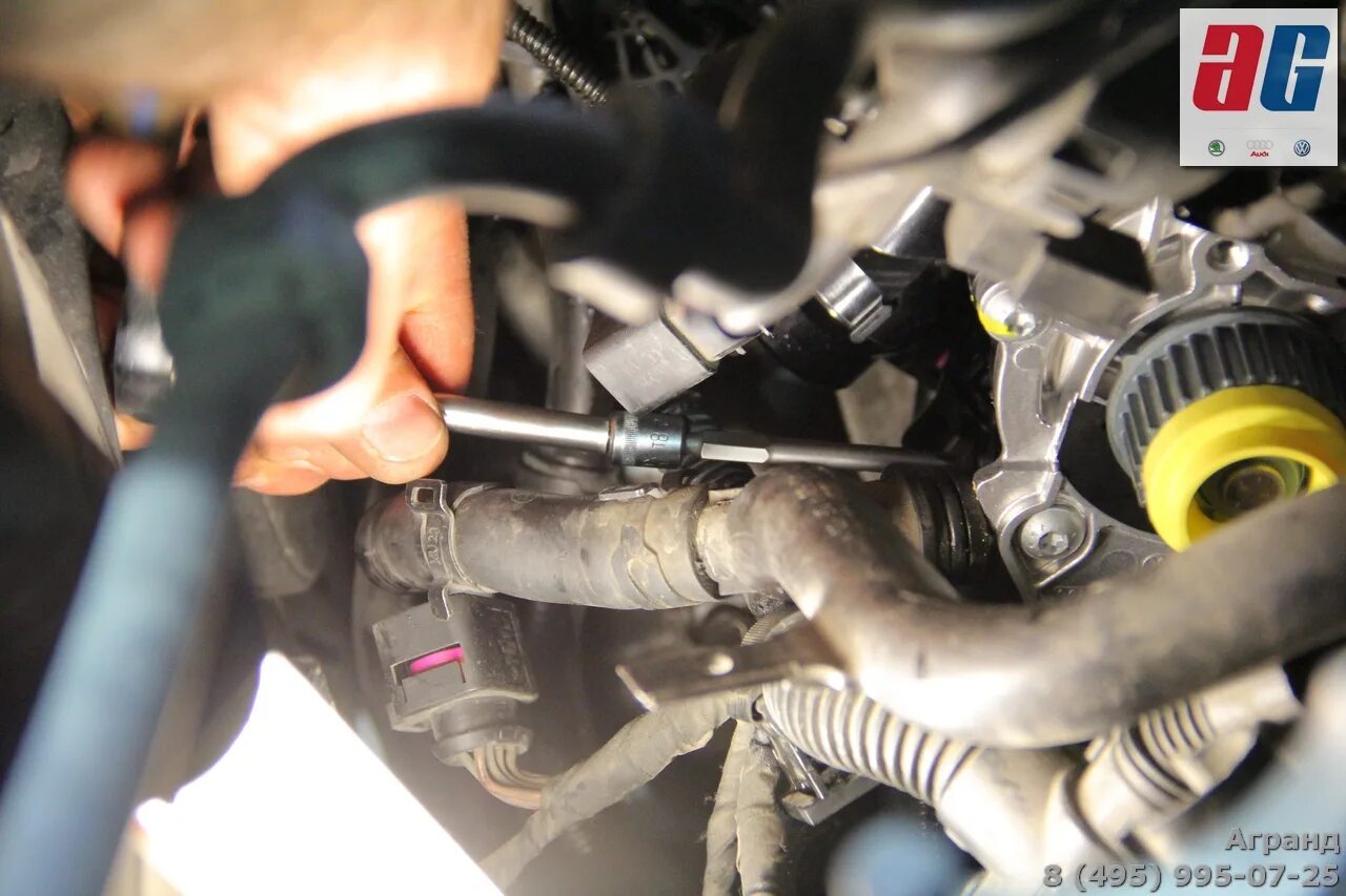 Привод помпы тигуан 2. Помпа фольксваген тигуан 2. 0 tsi. Ремень помпы тигуан 2. Дополнительная помпа тигуан 2.