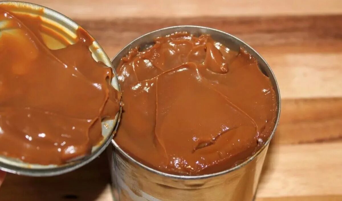 вареное молоко. приготовление карамели. варенка сгущенка вареная. цвет варили. цвет варили.