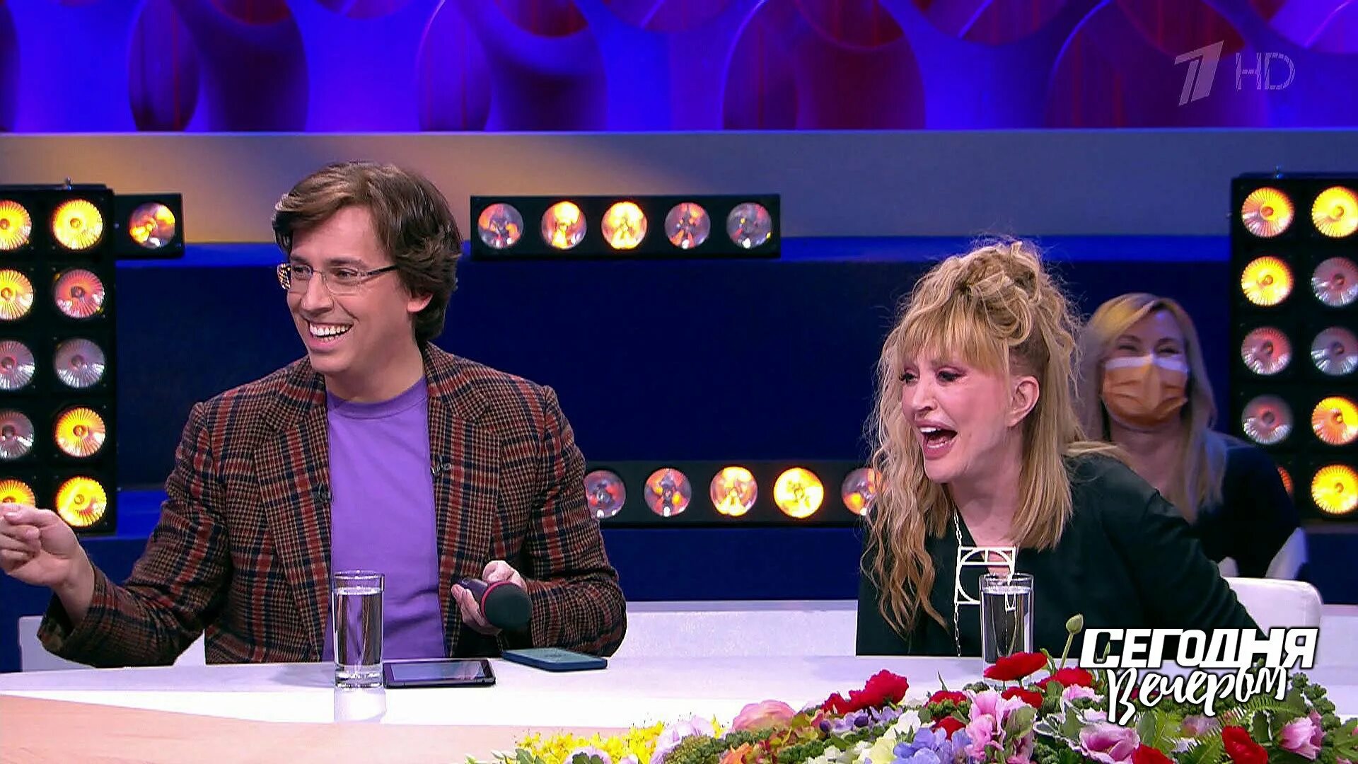 Сегодня вечером после программы. Шоу первого канала с галкиным, меньшовой. Юлия меньшова и максим галкин сегодня вечером. Юлия меньшова и максим галкин сегодня вечером. Сегодня вечером после программы.