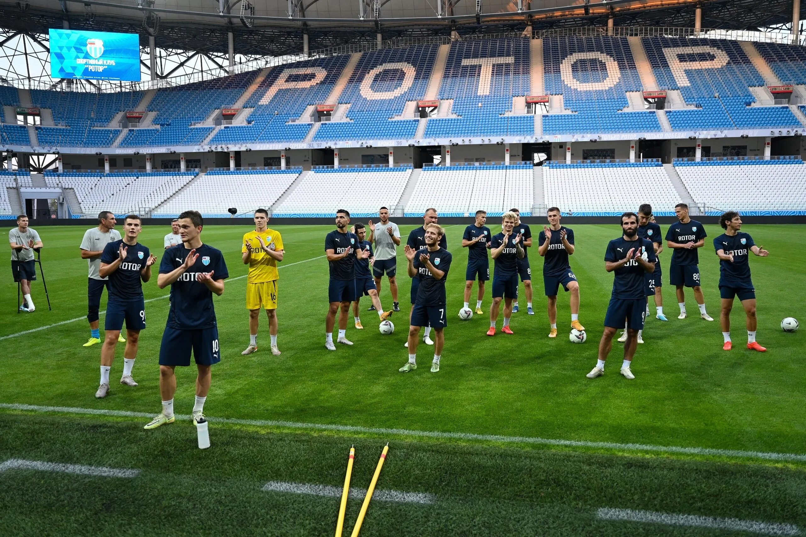 Ротор черноморец 2-1. Стадион волгоград арена ротор. Ротор футболисты. Ротор поля. Ротор томь.