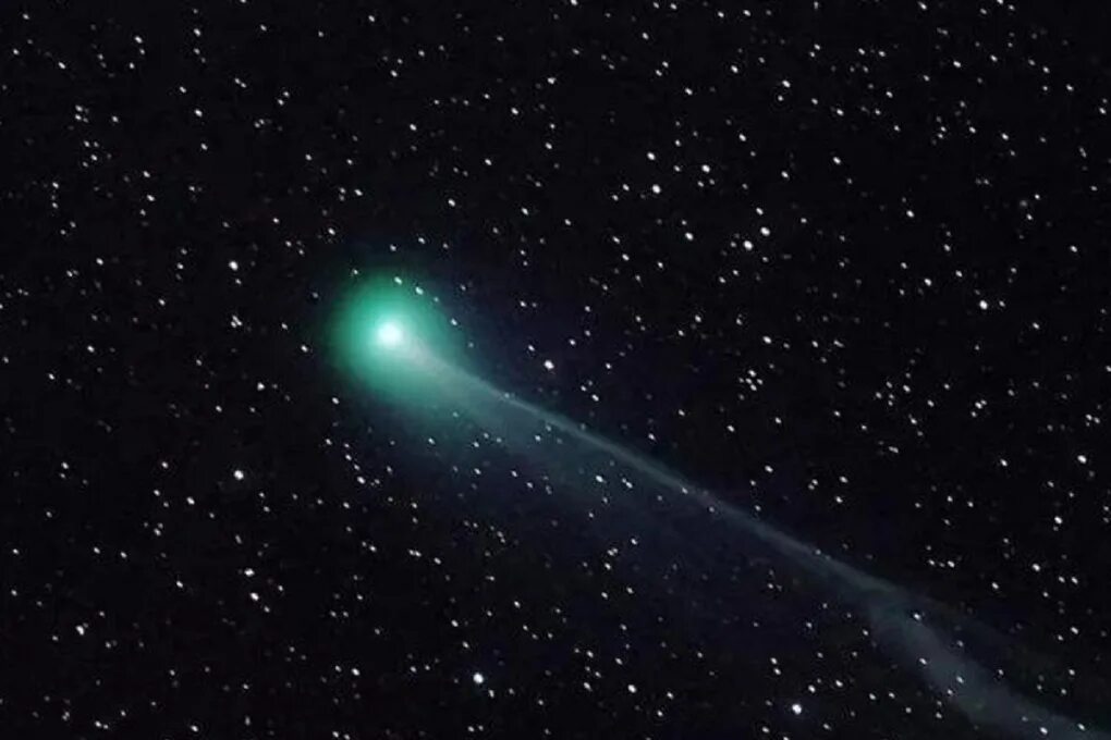 Когда можно увидеть комету в москве. Кометы. Зеленая Комета. Комета в небе. Комета 2022.