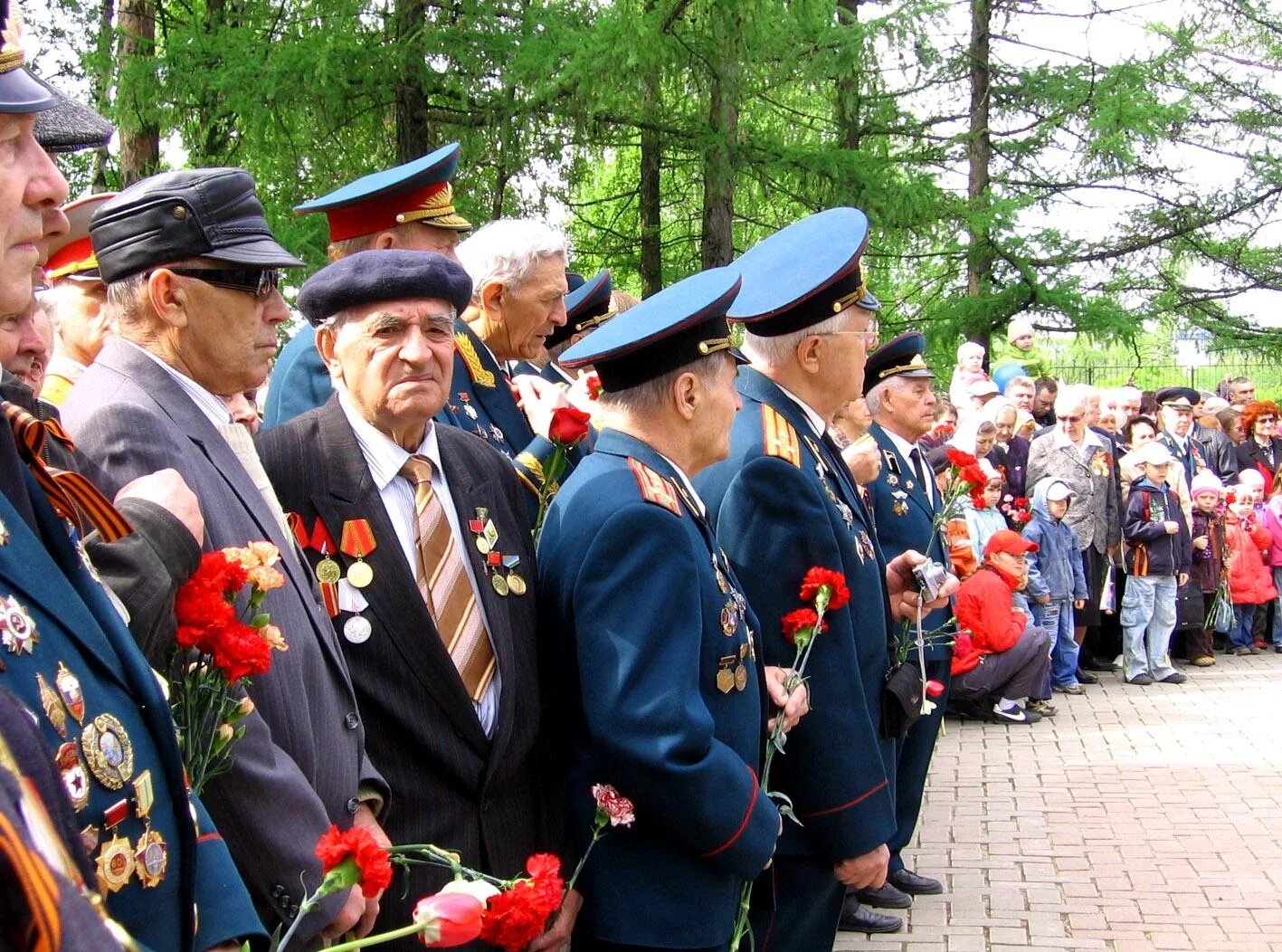 Военный 46 лет. День Победы ветераны. С днем Победы. Ветераны Великой Отечественной войны на параде. Ветераны на параде Победы.