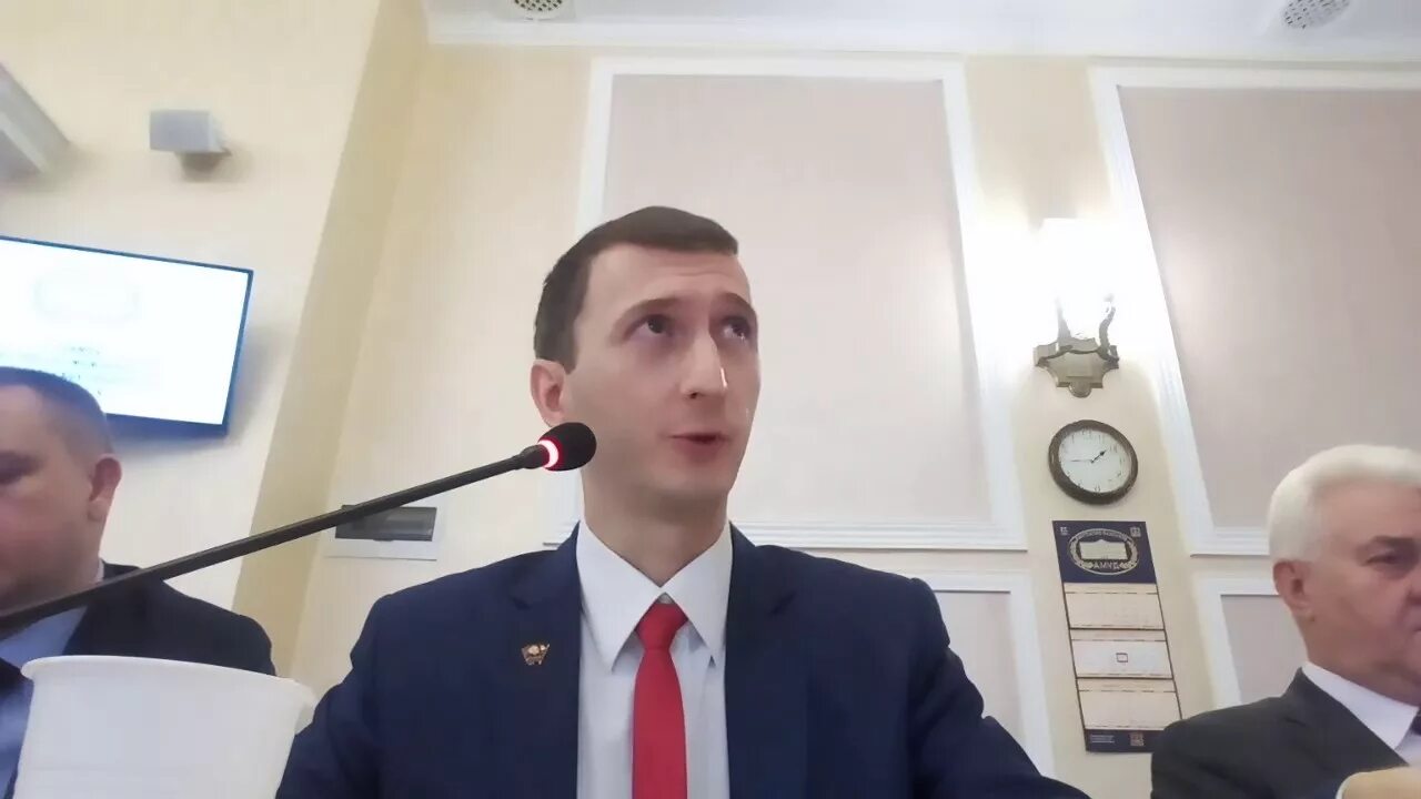 Брянского депутата Павлова шокировала доярка с зарплатой в 200 тысяч