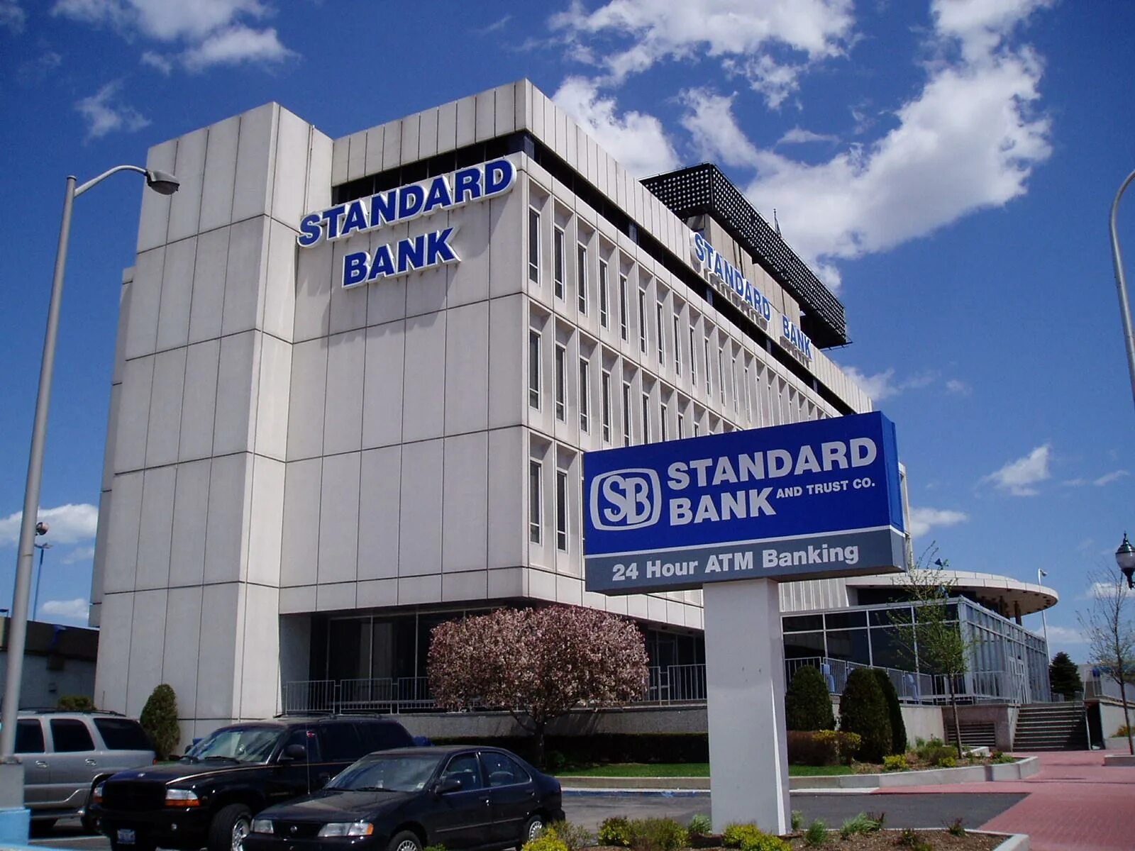 Africa bank. ЮАР Standard Bank. Standard Modern Bank. Банки Маврикия. SUNTRUST Bank кирпичное здание.