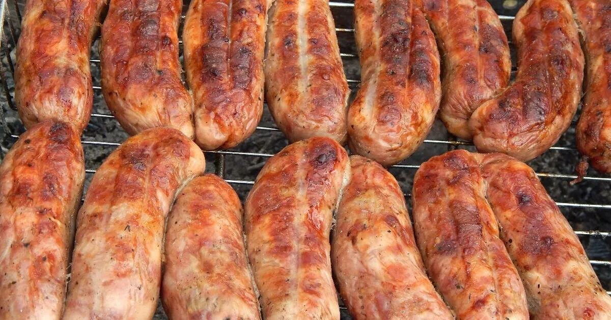 Купаты пикник. Купаты на мангале рецепт. Купаты чоризо. Нюрнбергские сосиски-гриль. Купаты в тесте в духовке.