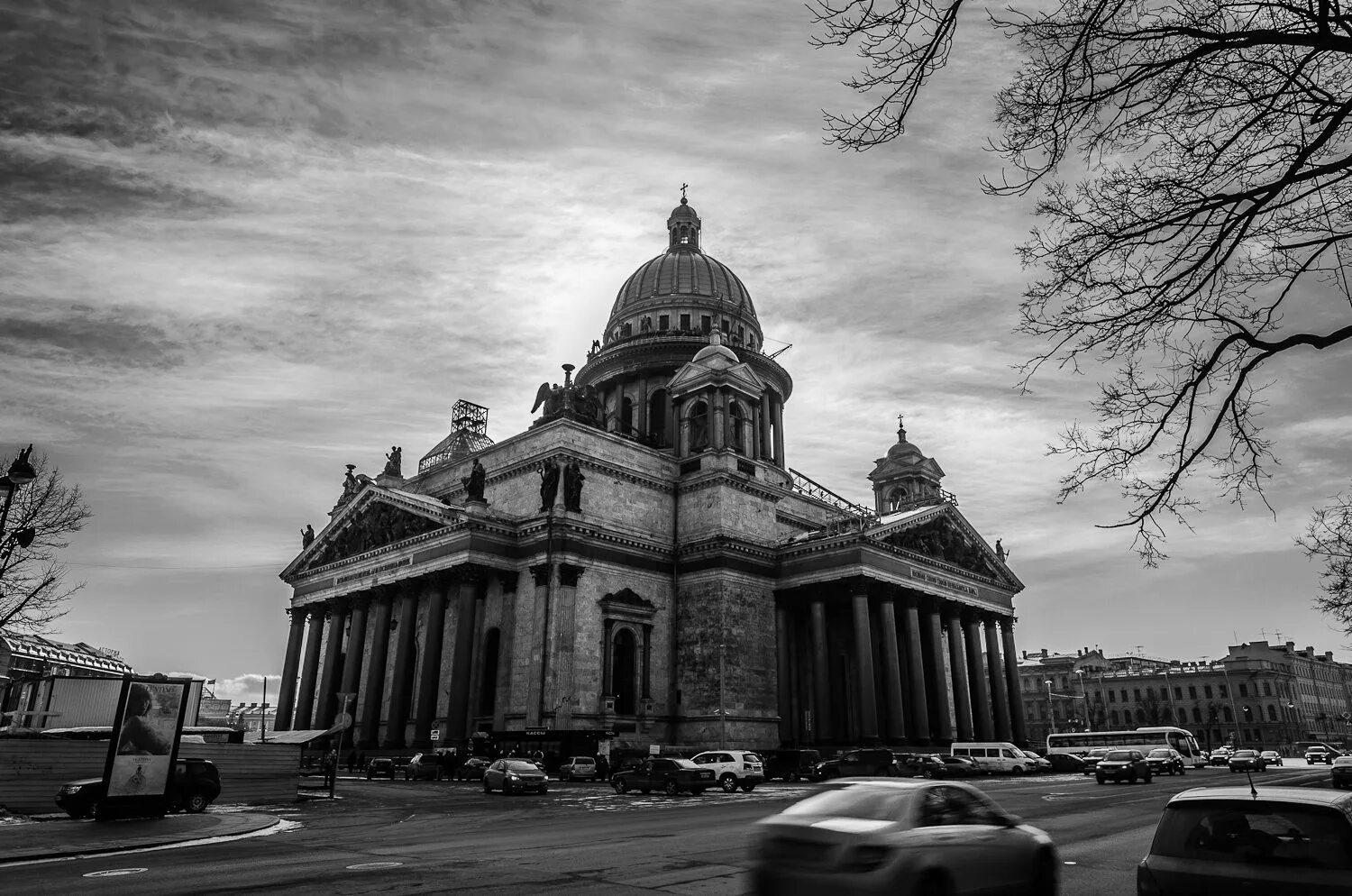 Санкт петербург черно белый. Черно белые фото петербурга. Петербург черно белые фотографии. Черно белые фото петербурга. Дворцовая площадь в санкт-петербурге фото.