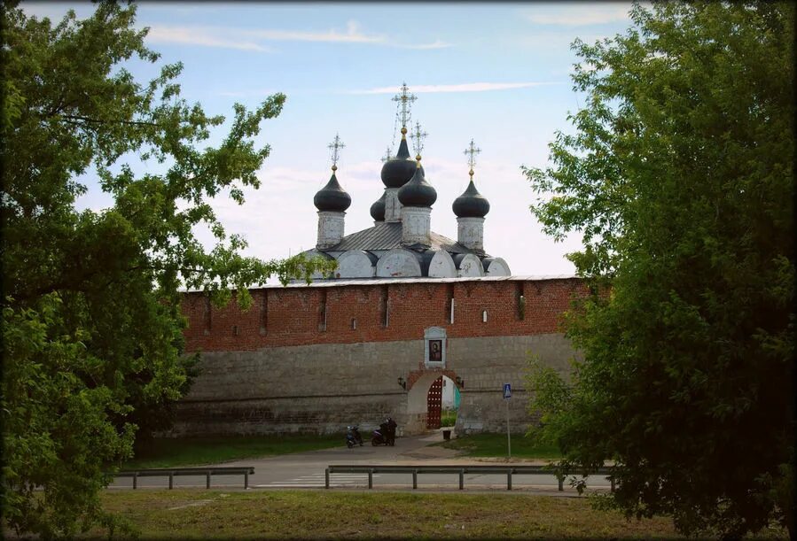 Кремль xvi века. Зарайский кремль никольские ворота. Зарайск 50. Зарайский кремль. Зарайский кремль зарайск экскурсия.