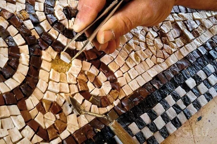 Процесс создания мозаики. Мозаика каменная gh2001 мозаика каменная. Мозаика смальта. Флорентийская мозаика из смальты. Технология мозаика смальта.