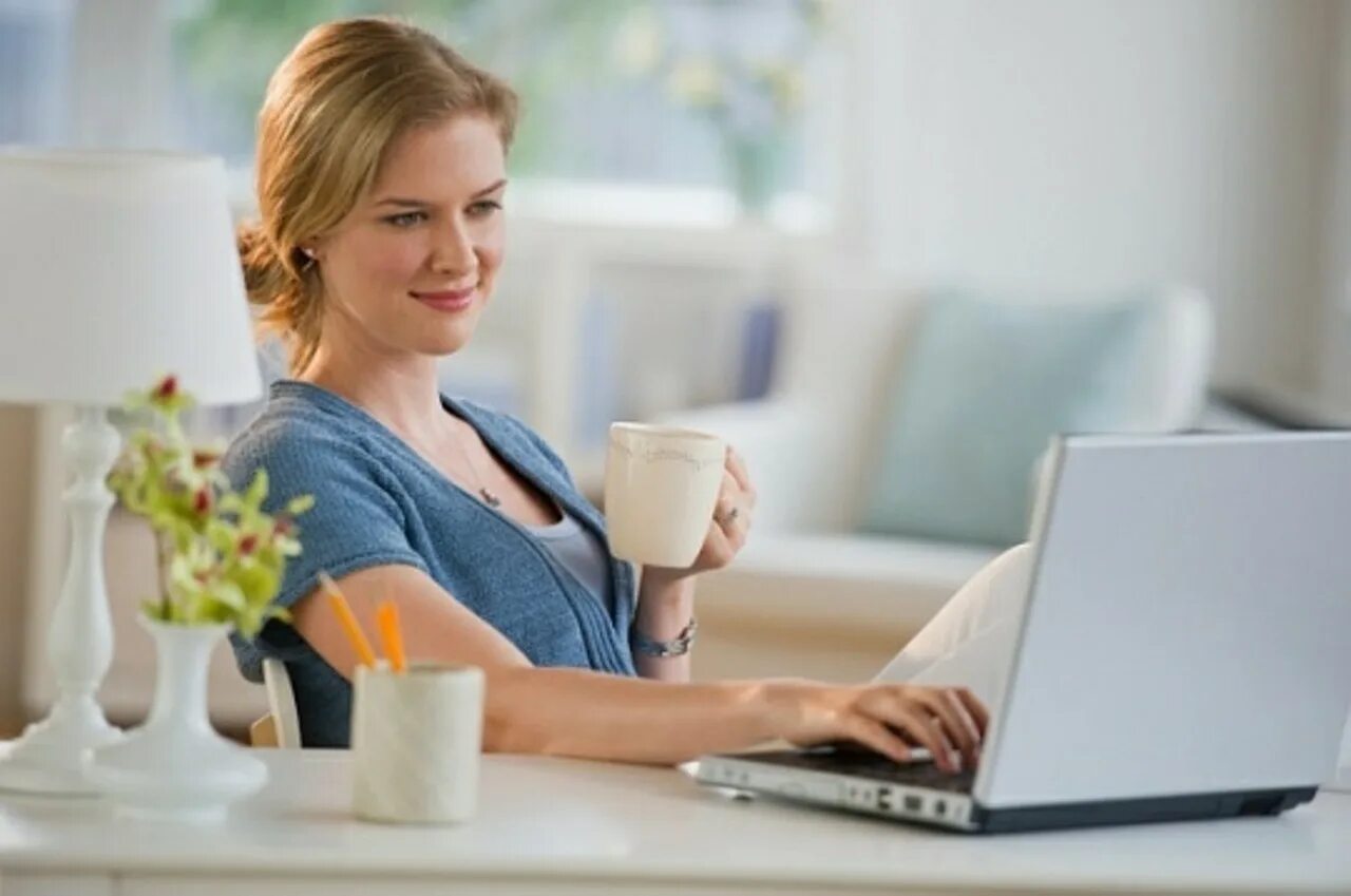 Услуги дам на дому. Работа дома. удаленная работа. работа на дому для женщин. удаленная работа картинки.