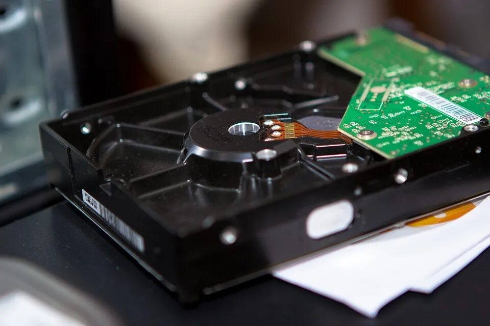 Тип памяти жесткого диска hdd. Память жесткого диска. несколько жестких дисков. винчестер память. hdd много.