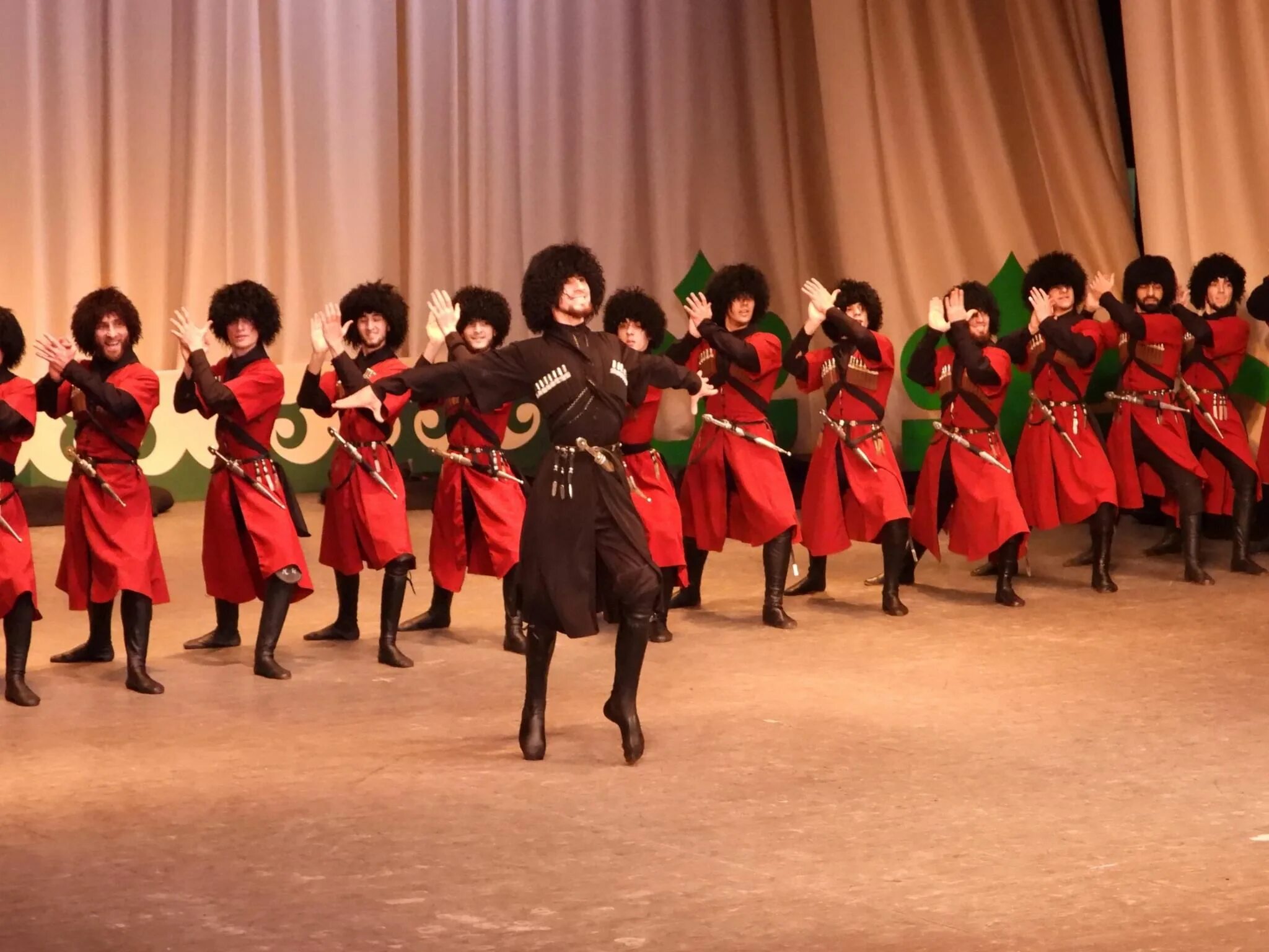 Вайнах групп. Солисты ансамбля вайнах. чеченский ансамбль вайнах. государственный ансамбль танца вайнах. юбилейный концерт государственного ансамбля танца &quot;вайнах&quot;.