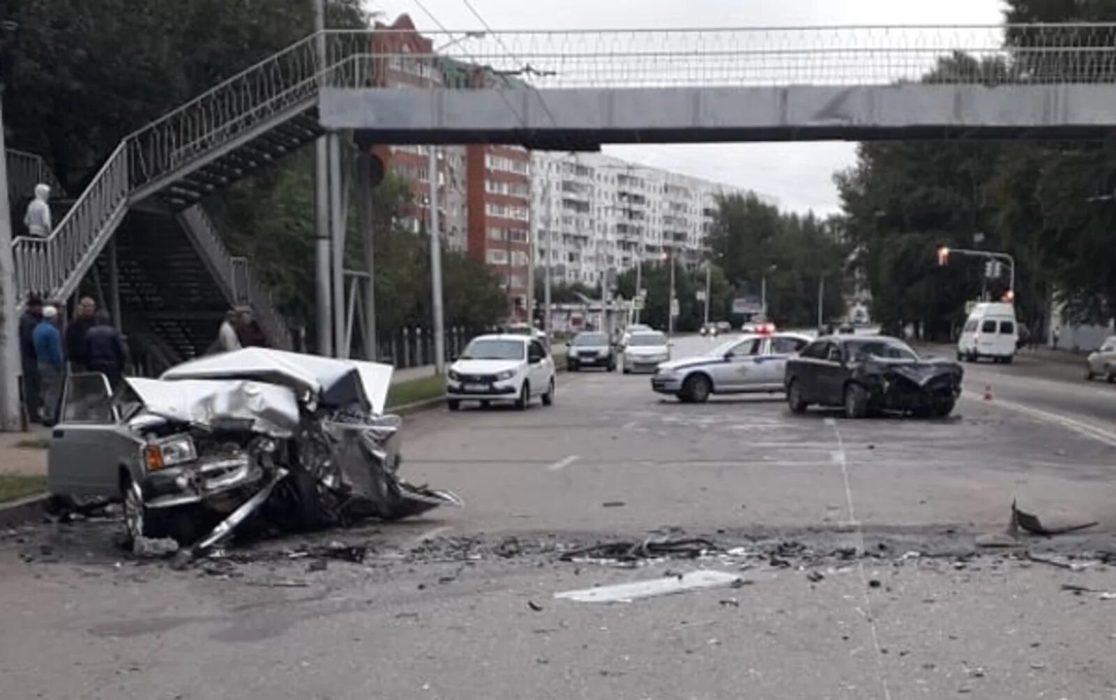 Дтп в уфе сегодня утром. Автоавария в Уфе, в Затоне. Авария в Затоне Уфа сегодня.