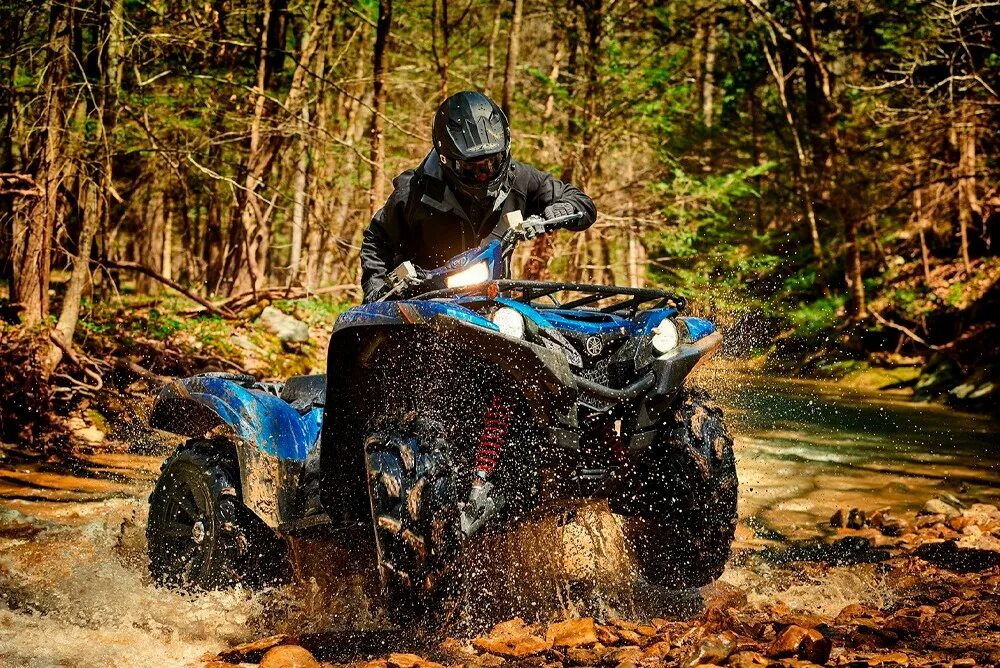 Дергается квадроцикл. Ямаха гризли 700 в грязи. yamaha grizzly. квадроцикл yamaha grizzly eps se 2019.. ямаха гризли 700 с человеком.
