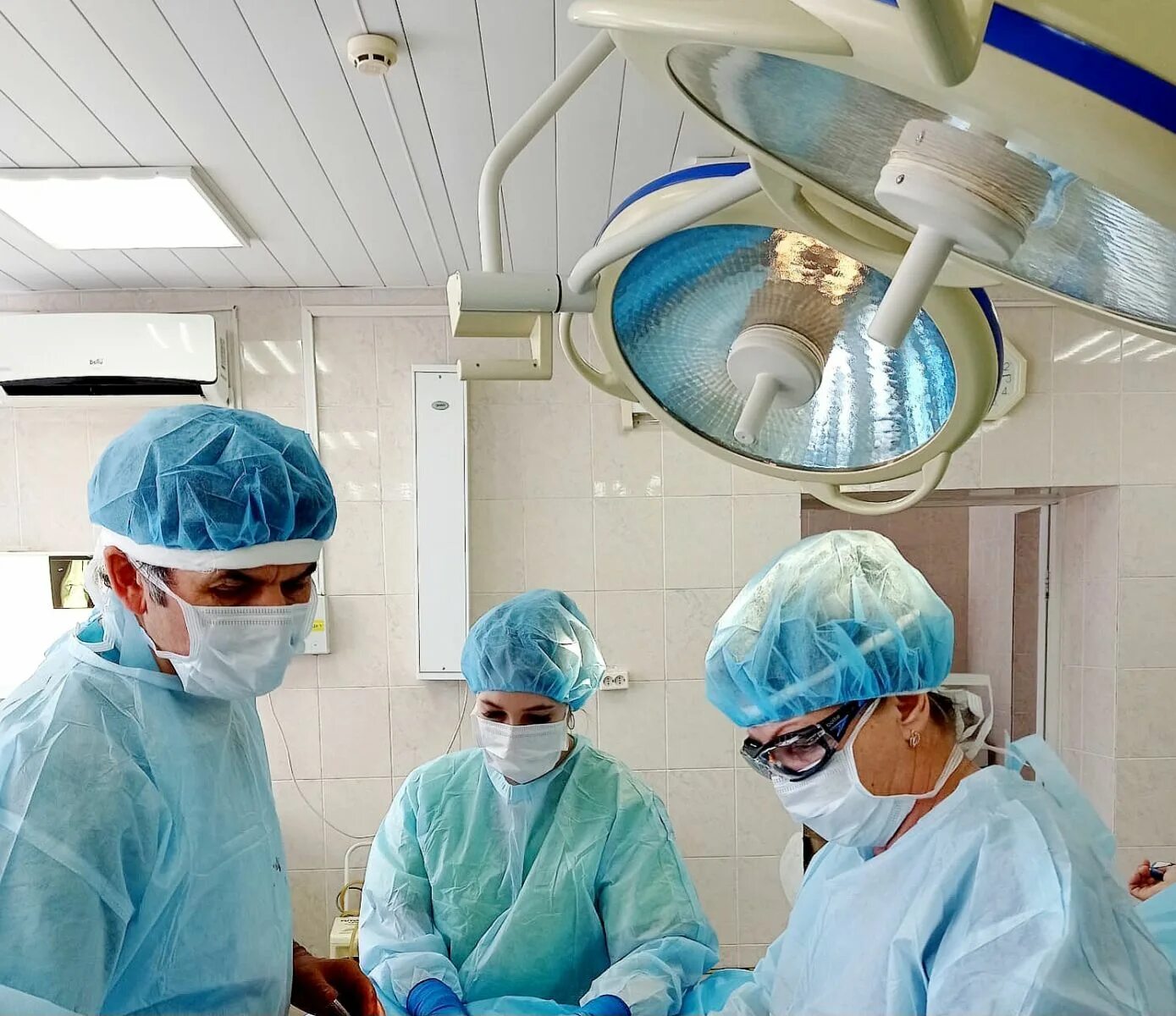 с днем операционной медсестры. медсестра в травматологии. с днем операционной медсестры. день операционной медицинской сестры 2024. с днем операционной медсестры.