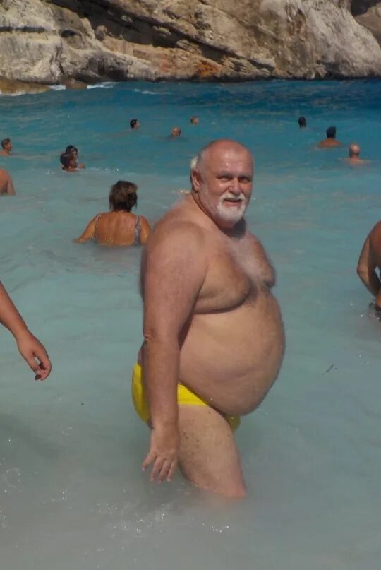 Chubby daddy. Полный мужчина в аквапарке. Смешные фото полных мужчин. Old Daddy баня.