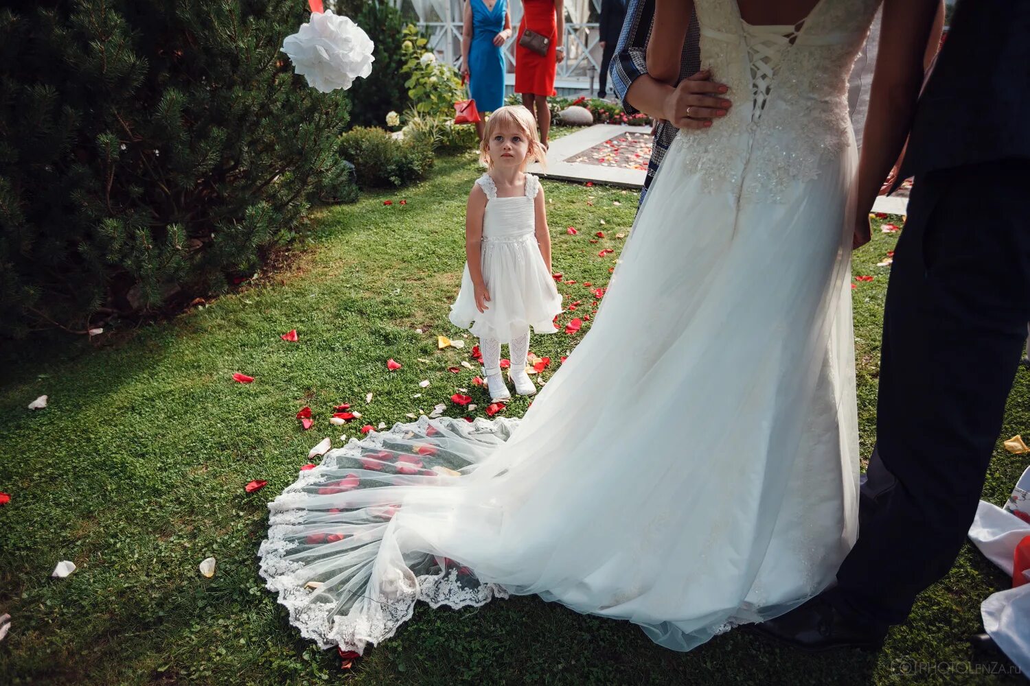 Видное свадьба. Фото в Видном на свадьбу. Можно ли жениху видеть венчальное платье. Мужем видели на свадьбе