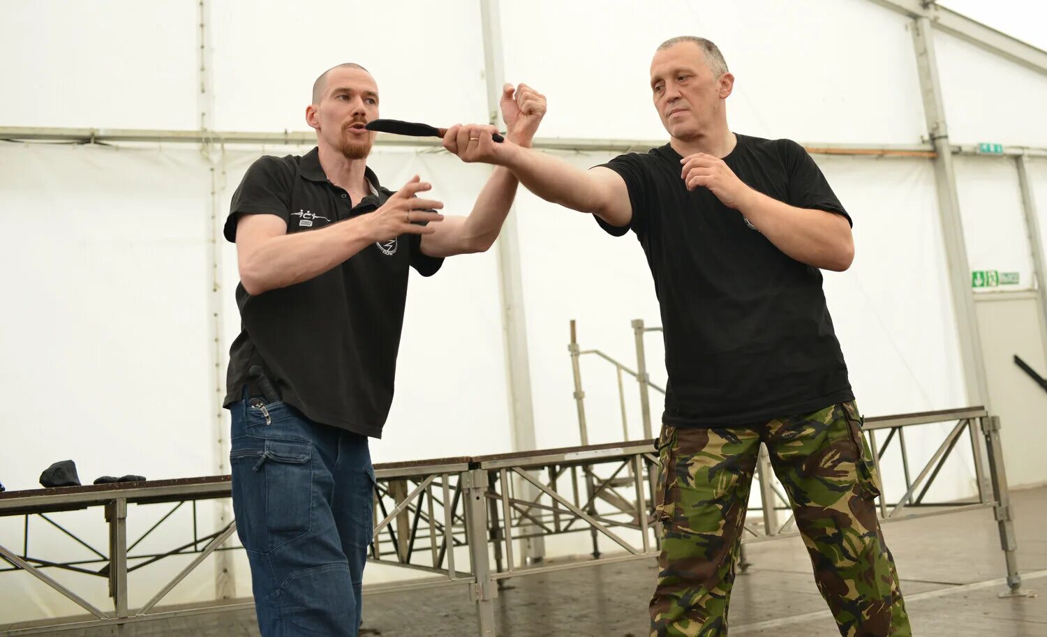 толпар ножевой бой. тренажер для ножевого боя. бой в школе. секция ножевого боя. секция ножевого боя.