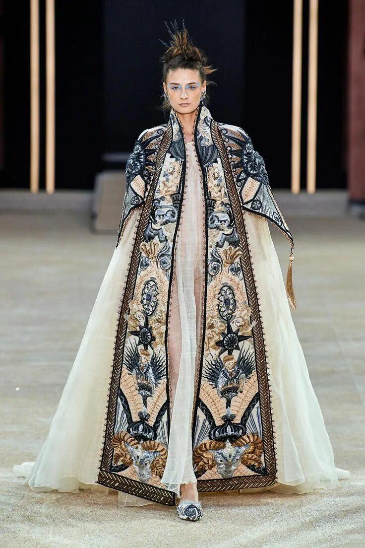 Guo Pei. Guo Pei осень-зима 2023. Модельер Guo Pei. Guo Pei collection 2020. Couture collection