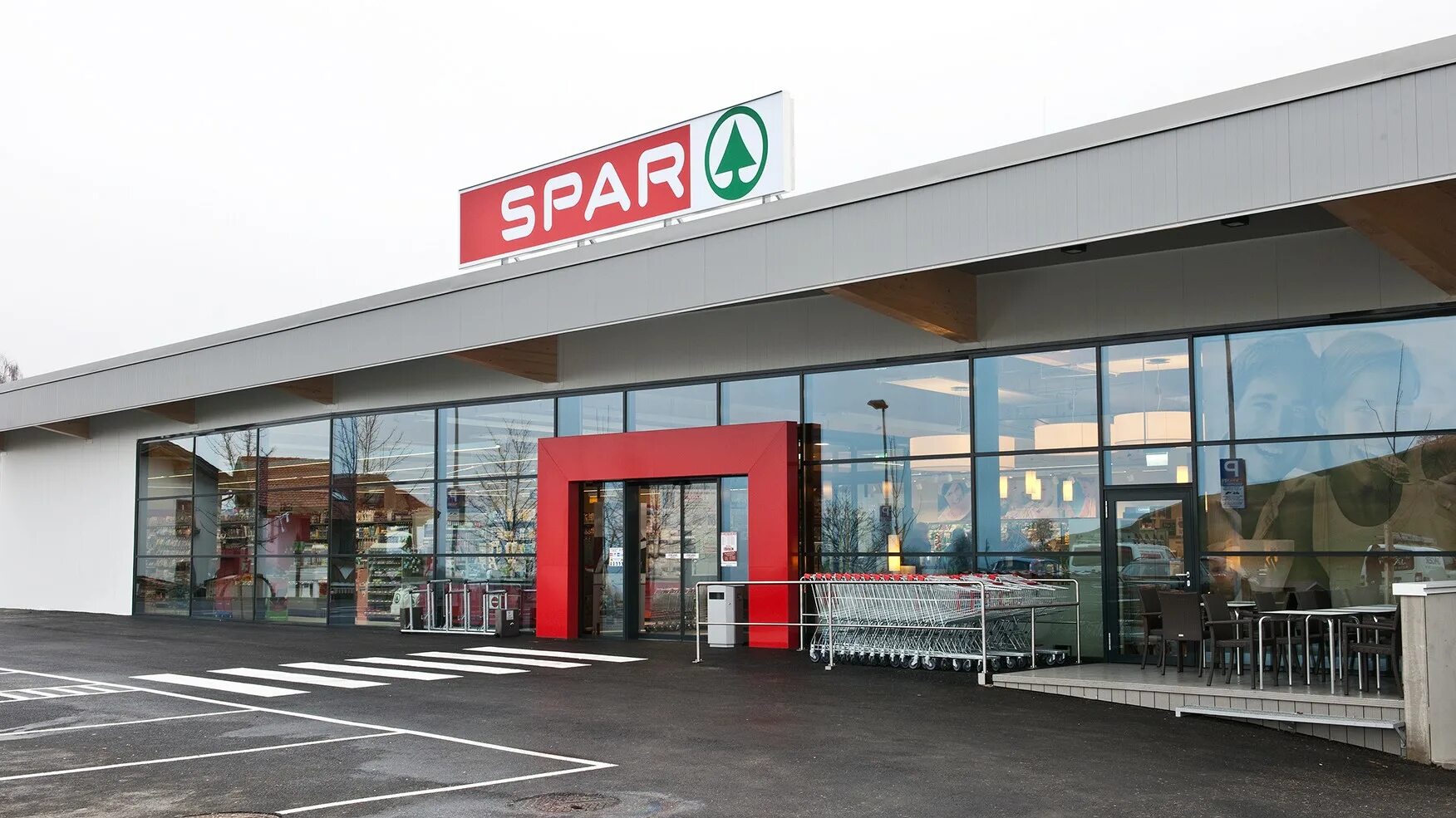 Спар ли. Spar во Владимире. Магазины Спар в Австрии. Первый магазин Спар в России. Spar ель.