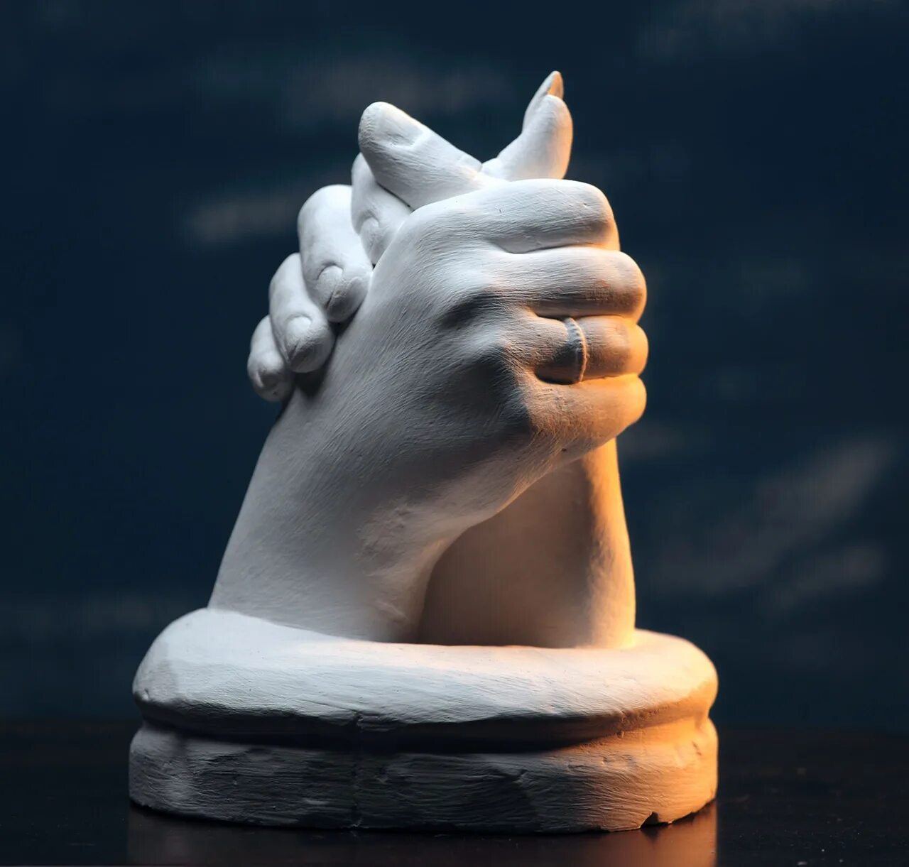 Слепок рук. 3д слепок рук лунзавод. Гипсовая рука. Скульптура из рук. Гипсовые слепки рук для влюбленных.