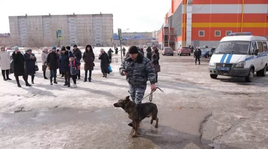 Минирование школ сегодня. Минирование школ. Минирование Россия школы. Заминирование школ в Нальчике. Минирование школ в марте.