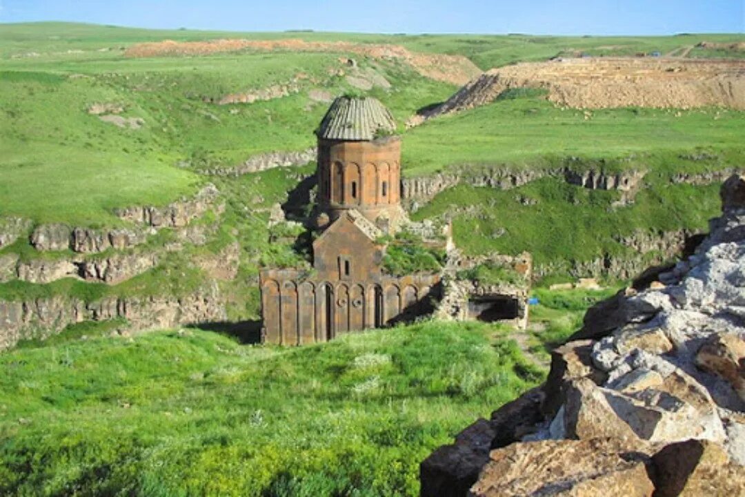 Столица анийского царства 4 букв сканворд. Город Ани Киликия. Ани столица древней Армении. Храм Ани Армения. Город Ани в Турции.