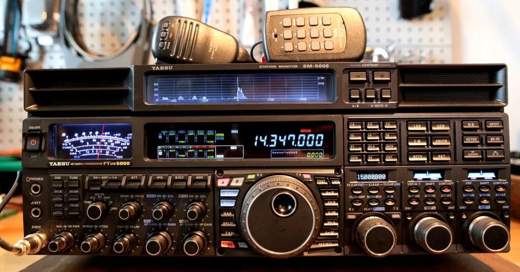 Куплю б трансиверы. Трансивер Yaesu FTDX-5000mp. Yaesu ft 5000. Yaesu ft DX 5000mp. УКВ-трансивер Yaesu.