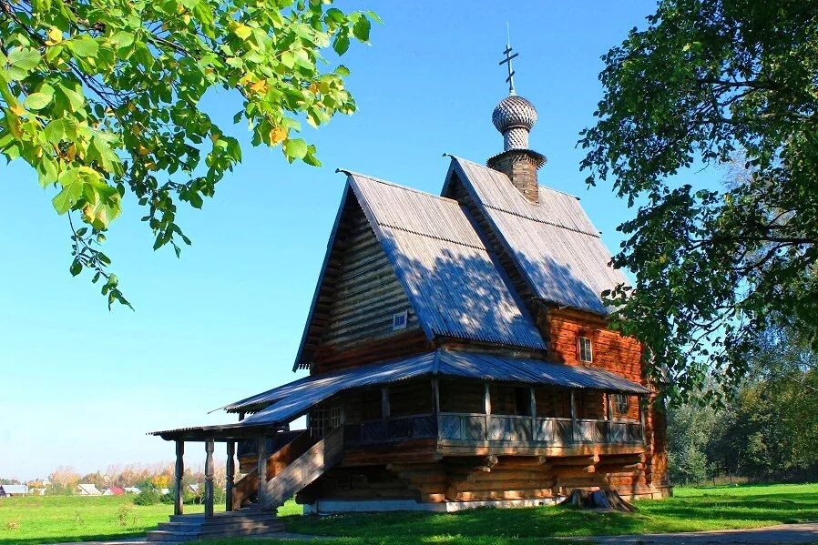 В каком городе музей зодчества. Музей деревянного зодчества в Суздале. Музей деревянного зодчества в Суздале Церковь. Суздаль деревянное зодчество Церковь. Музей деревянного зодчества под открытым небом Суздаль.