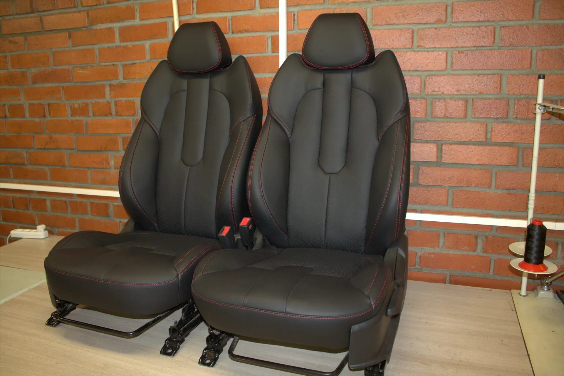 Купить электро сидения. Переднее сидение Hyundai Solaris. Сиденье водительское Хендай hd320. Передних сидений Hyundai Solaris. Передние сиденья Хендай Солярис 2015.