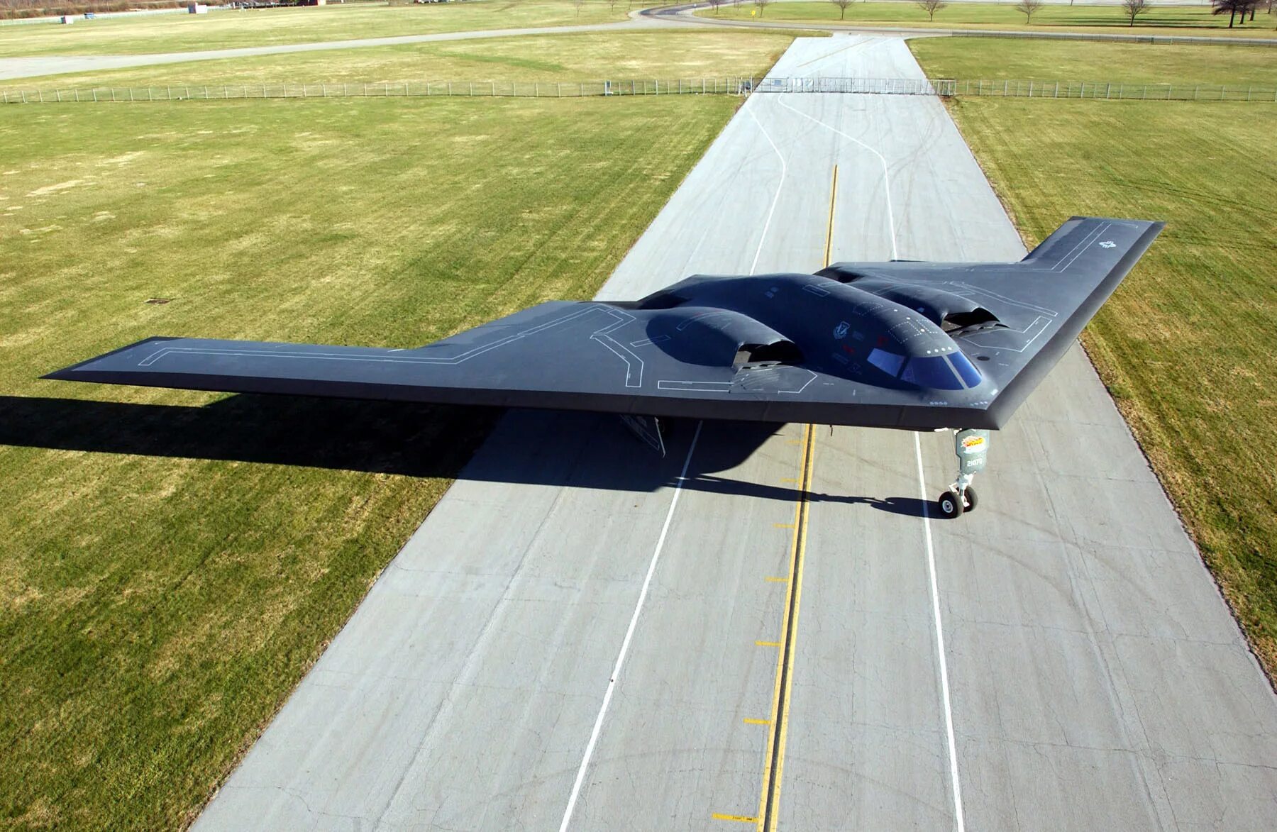 Самые интересные самолеты. B-2 Spirit: стелс-бомбардировщик. Стелс самолет b2. B-2 Spirit Stealth Bomber. Стелс b2 самолет невидимка.