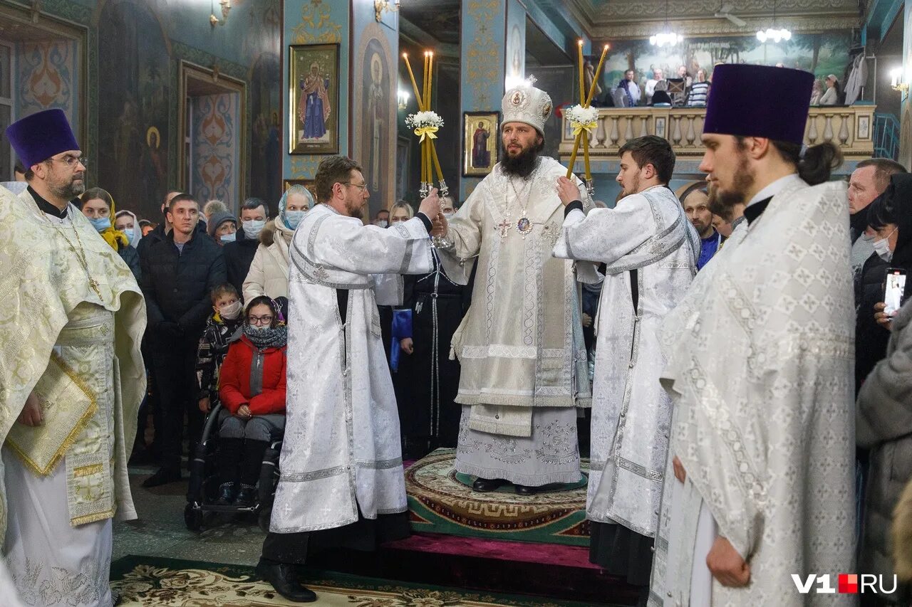 Митрополит митрофан мурманск. Сочельник богослужение. Задонский монастырь рождество 2023. Убийство архиепископа амвросия. Рождество христово богослужение в храме.