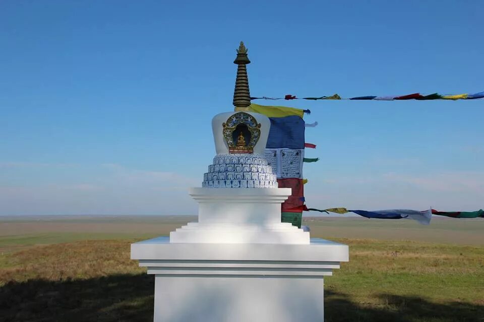 Поселок аршан булг целинный район. Погода в аршане калмыкия. Аршан булг республика калмыкия. Погода в аршане калмыкия. Хурул сякюсн-сюме элиста.